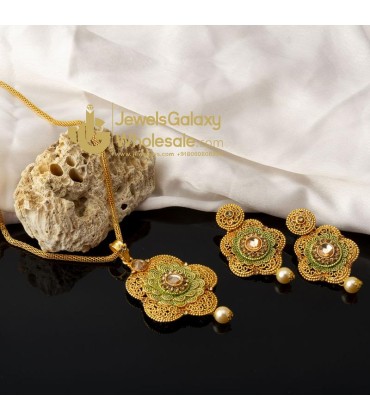 Gold-Toned GP Kundan Pearl Necklace Set