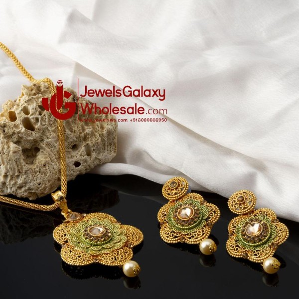 Gold-Toned GP Kundan Pearl Necklace Set