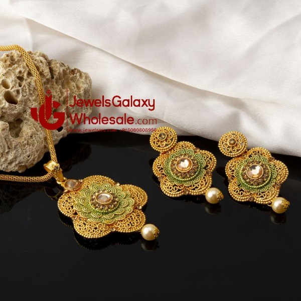 Gold-Toned GP Kundan Pearl Necklace Set