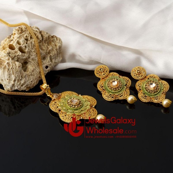 Gold-Toned GP Kundan Pearl Necklace Set
