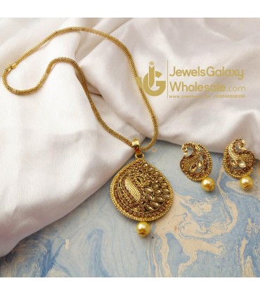 Gold-Toned Paisley Design GP Kundan Pearl Necklace Set