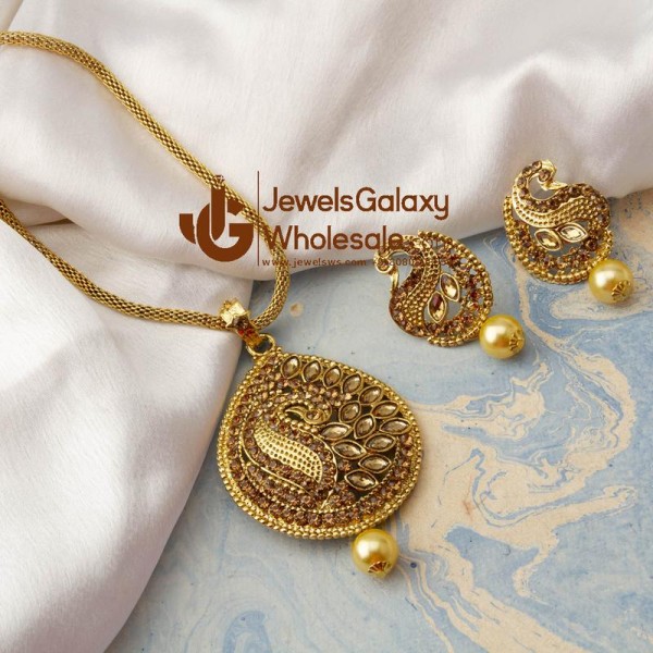 Gold-Toned Paisley Design GP Kundan Pearl Necklace Set