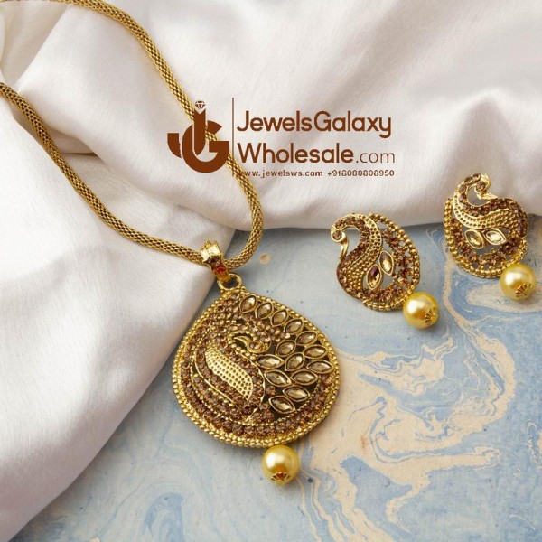 Gold-Toned Paisley Design GP Kundan Pearl Necklace Set