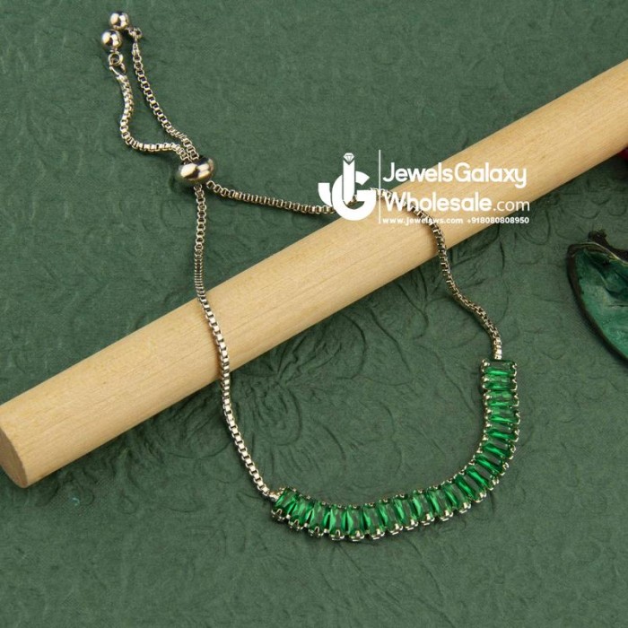 Green Silver-Plated Handcrafted Link Bracelet