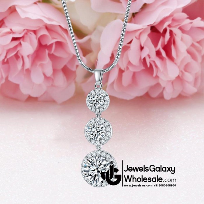 Platinum Plated Crystal Elements White Pendant